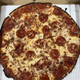 Gluten free pizza with light cheese, pepperoni and bacon with garlic crust.