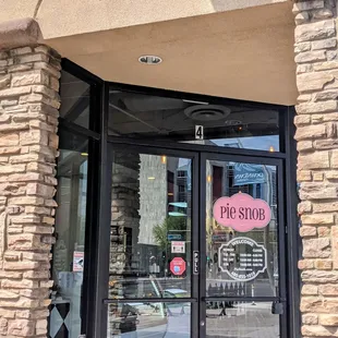 Entrance off Arizona Ave