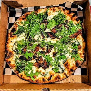 bacon, spinach, asiago: white sauce, fresh spinach, pepper crusted bacon, mozzarella, asiago, fresh arugula.