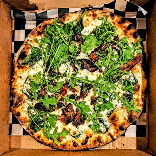 bacon, spinach, asiago: white sauce, fresh spinach, pepper crusted bacon, mozzarella, asiago, fresh arugula.