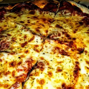 primo pepperoni ~ mozzarella, fontina, parmesan, red sauce, smothered with all-natural sandwich-style pepperoni 13.49