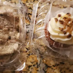 Cookies and cream cake and carrot cake cupcakes