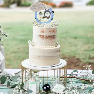 The YUMMIEST cake, not too sweet and but best flavor! Best price for a two tiered semi naked cake and I shopped around.