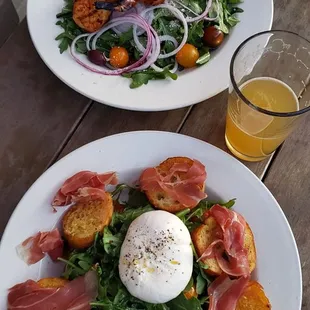 Burrata &amp; prosciutto crostini / shrimp argula salad