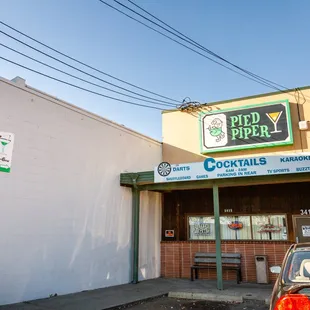 the outside of a restaurant
