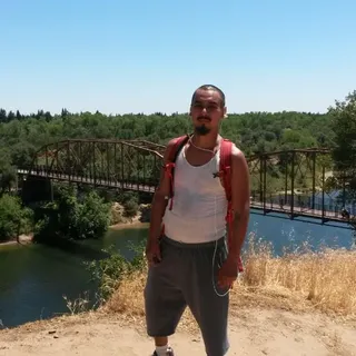 G P.