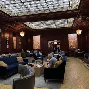 Interior of the dining room of Pied Piper San Francisco in The Palace Hotel.