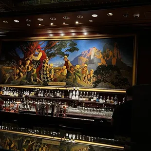 Famous pied piper painting behind the bar.  Good selection of cocktails!