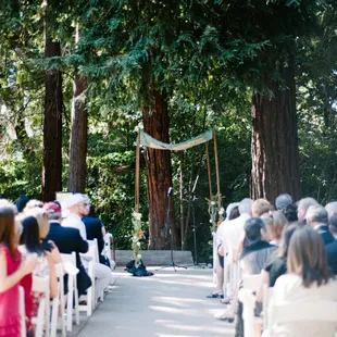 Ceremony in the redwood amphitheater. Photo credit: Alison Andres.