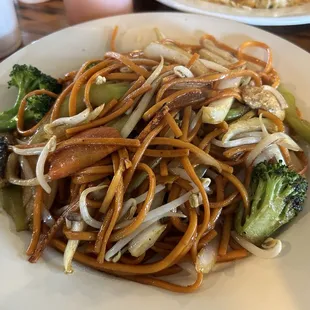 Lo Mein Garlic Chicken