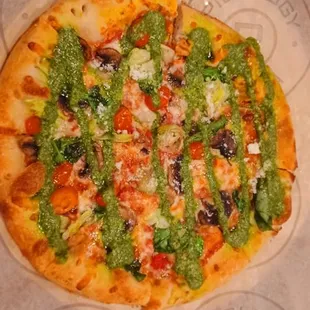 Veggie pesto pizza