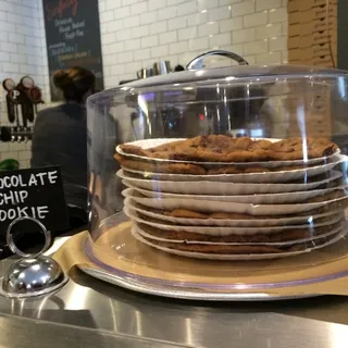 Chocolate Chip Cookie Gelato Pint-Frozen