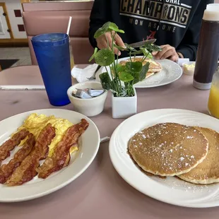 Desayuno muy rico y buena atención