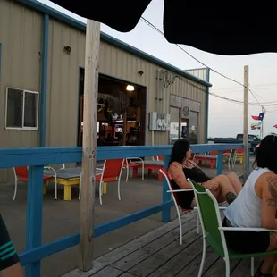 Sidw view near the water