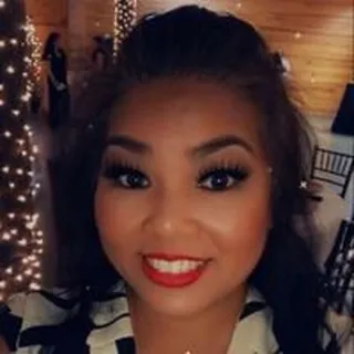 Nikkie V.