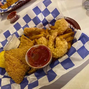 Pier 7 Juicy Seafood & Bar