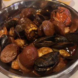 Clams shrimp and lobster