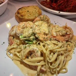 Shrimp linguini