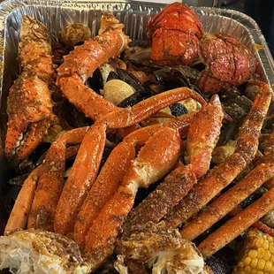 8 person feast: 88 special seasoned king crab, crawfish, shrimp, mussels, clams, lobster, sausage, corn &amp; potatoes.