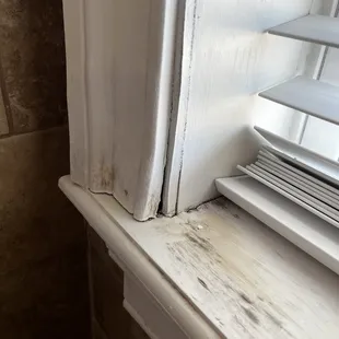 Mold and poorly kept widow seal