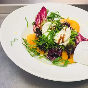 Burrata con Radicchio e Pomodori dorati