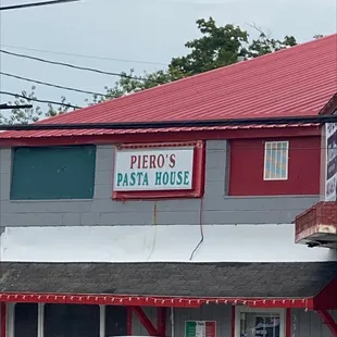 This place is a gem. Joe the owner is awesome. He made this dish with sausage Alfredo noodles. It's amazing. If your in Geneva stop in