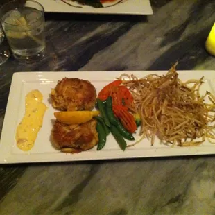 Crab cakes, veggies, French fries