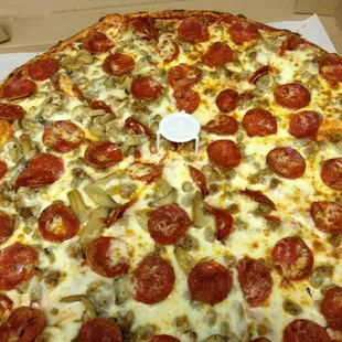 Bella Maria with mushrooms on half