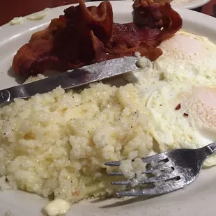 Eggs bacon grits