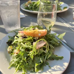 Arugula goat cheese salad