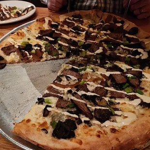 Steak pizza