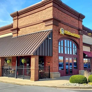 the outside of a restaurant