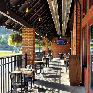 the outside of a restaurant