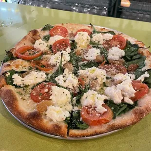 White pizza with Roma tomatoes &amp; spinach