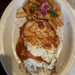 Milanesa a la napolitana (chicken parmesan)
