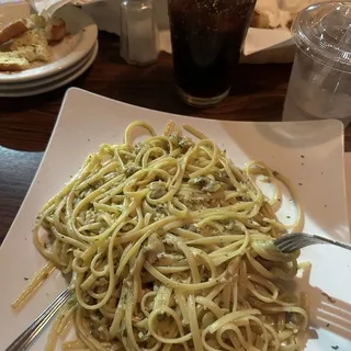 Linguini with White Clam Sauce