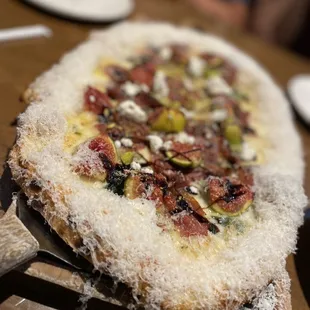 Seasonal stagione pizza  fresh Parmesan ‍