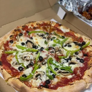 Large Veggie Delight Pizza