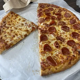 Traditional Cheese Pizza (Large)