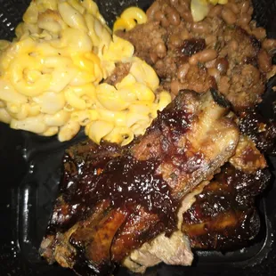 BBQ Rib Plate 1/2 Pint Baked Beans &amp; Mac-n-cheese