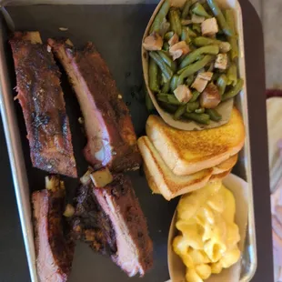 Rib plate with 2 sides mac n cheese and green beans