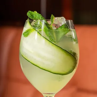 Hugo Sangria - Elderflower, Mint, Lime, Spanish Cava (Bubbly Wine)