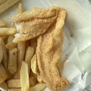 ows a basket of fried fish and fries