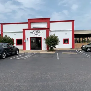 Highly recommended most amazing food in town. My compliments to the Chef!  Great service. What BBQ should taste like!  Great prices!