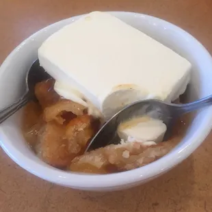 Peach cobbler with ice cream