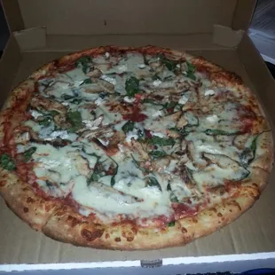 Goat cheese pizza with marinara sauce. Yes!!!