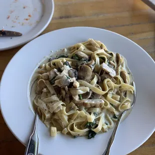 Fettuccine Alfredo with chicken, spinach, and mushrooms