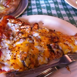 Awesomely delish BBQ chicken pizza!!