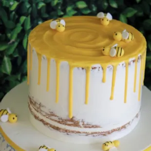 Distressed dripping Honey Bee Cake.