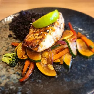 Himachi grilled with black rice and vegetables